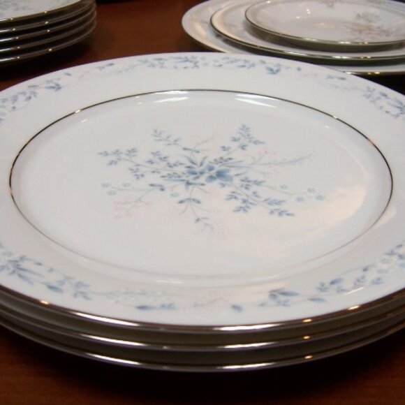 3 Dinner Plates - Carolyn by NORITAKE